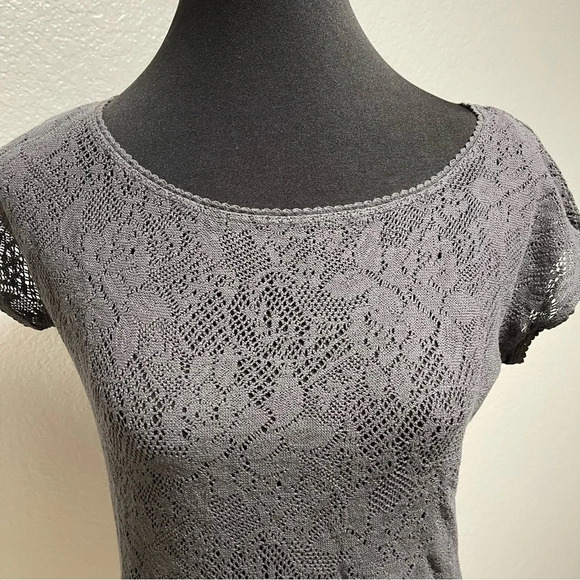 Aeropostale Dark Grey Lace Floral Design Short Sleeve MEDIUM - Picture 3 of 6